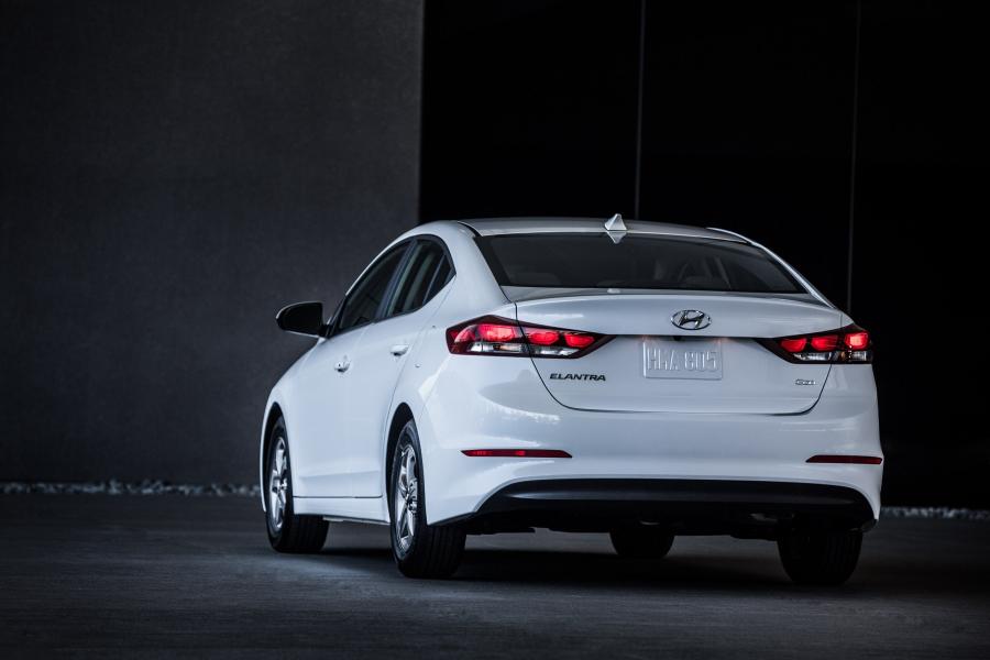  Hyundai Elantra Eco 2016 года  (фото 12 из 13)